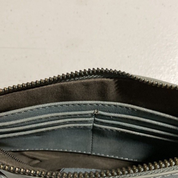 Susan Joy, Crossbody Wristlet clutch. - Picture 5 of 9